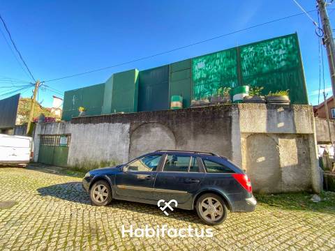 Moradia com vista para a Serra da Estrela para reconstruir em Nelas - Viseu