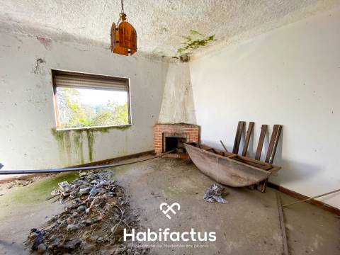 Moradia com vista para a Serra da Estrela para reconstruir em Nelas - Viseu