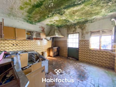 Moradia com vista para a Serra da Estrela para reconstruir em Nelas - Viseu