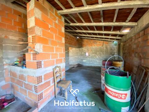 Moradia com vista para a Serra da Estrela para reconstruir em Nelas - Viseu