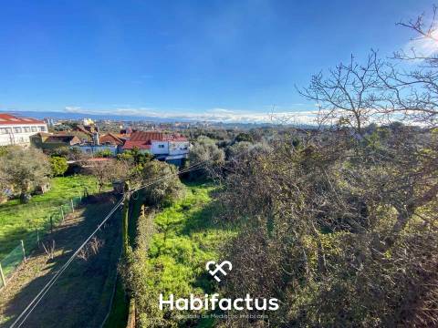 Moradia com vista para a Serra da Estrela para reconstruir em Nelas - Viseu