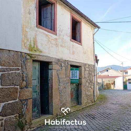 Moradia para restaurar em Tondela, com grande potencial e localização privilegiada!