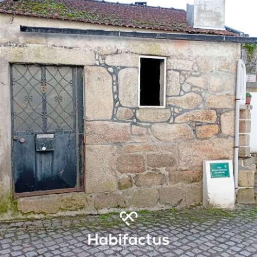 Moradia para restaurar em Tondela, com grande potencial e localização privilegiada!