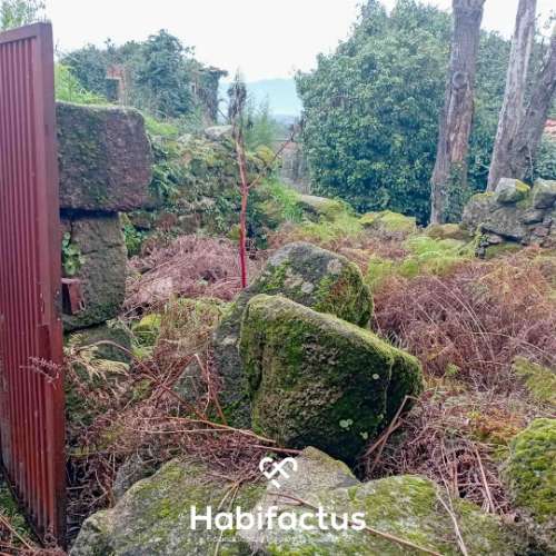 Moradia para restaurar em Tondela, com grande potencial e localização privilegiada!