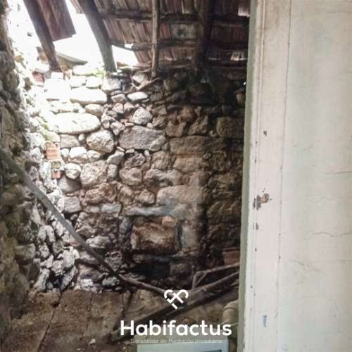 Moradia para restaurar em Tondela, com grande potencial e localização privilegiada!