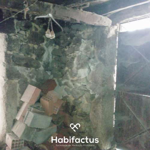 Moradia para restaurar em Tondela, com grande potencial e localização privilegiada!