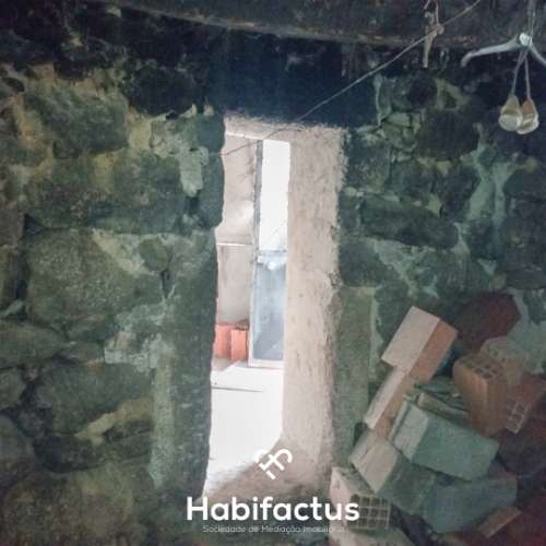 Moradia para restaurar em Tondela, com grande potencial e localização privilegiada!