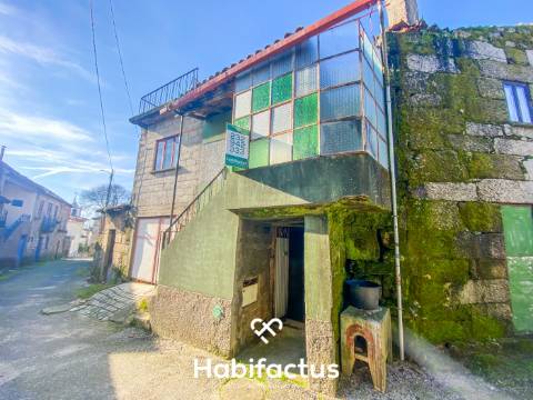 MoradiaT2 para remodelar em Nelas