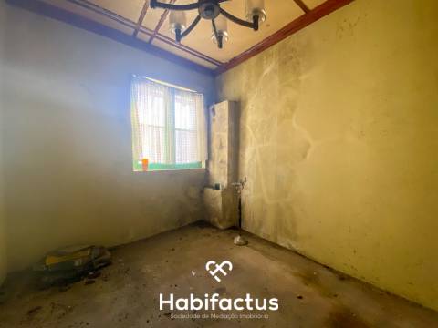 MoradiaT2 para remodelar em Nelas