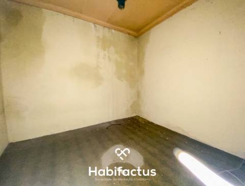 MoradiaT2 para remodelar em Nelas