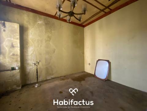 MoradiaT2 para remodelar em Nelas