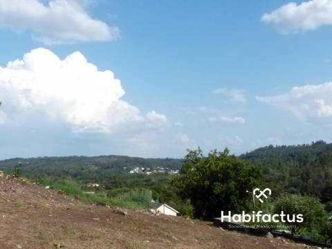 Moradia para reconstrução a 15 minutos de Viseu.