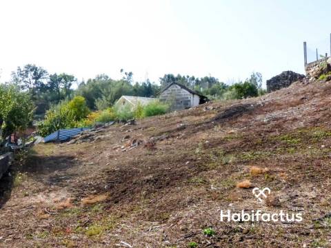 Moradia para reconstrução a 15 minutos de Viseu.