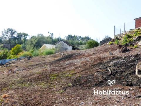 Moradia para reconstrução a 15 minutos de Viseu.