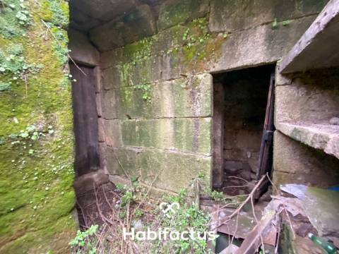 Moradia em Pedra em Vale de Madeiros: Oportunidade de renovação.