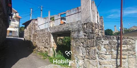 Moradia com projeto para reconstrução.