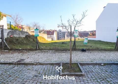 Lote de terreno de 510 m2, com viabilidade para construção de uma moradia de ponta em Viseu.