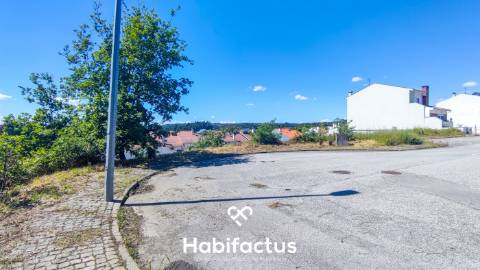 2 Lotes de Terreno à Venda em Viseu