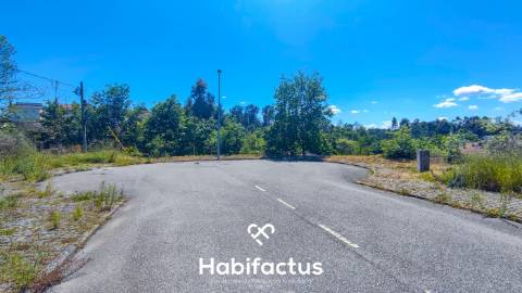 2 Lotes de Terreno à Venda em Viseu