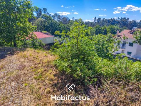 2 Lotes de Terreno à Venda em Viseu