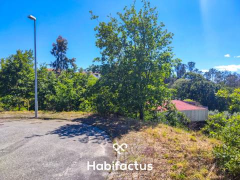 2 Lotes de Terreno à Venda em Viseu