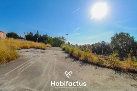 Lote para construção de moradia em banda - Nelas