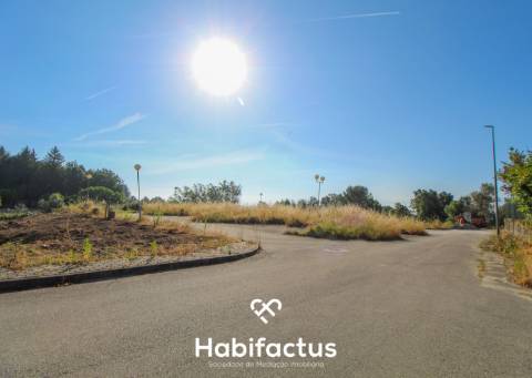 Lote para construção de moradia em banda - Nelas