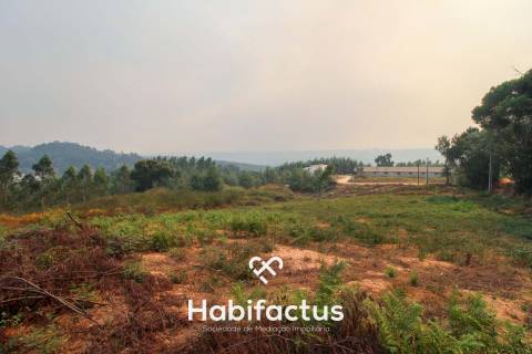 Terreno Urbano de 3670m2 em Santa Comba dão