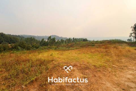 Terreno Urbano de 3670m2 em Santa Comba dão