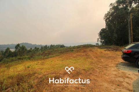 Terreno Urbano de 3670m2 em Santa Comba dão