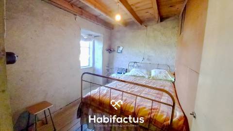 Moradia em Pedra com Vista Deslumbrante sobre o Campo - Ortigueira