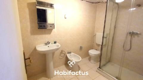 Moradia em Pedra com Vista Deslumbrante sobre o Campo - Ortigueira