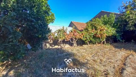 Moradia em Pedra com Vista Deslumbrante sobre o Campo - Ortigueira