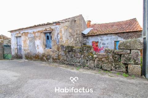 Moradia para restaurar - Santa Comba Dão