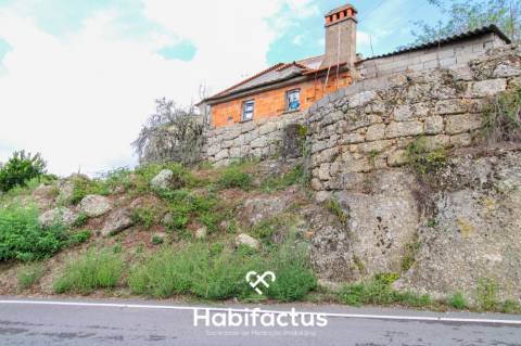 Moradia para restaurar - Santa Comba Dão