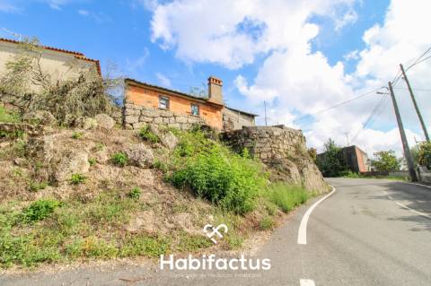 Moradia para restaurar - Santa Comba Dão