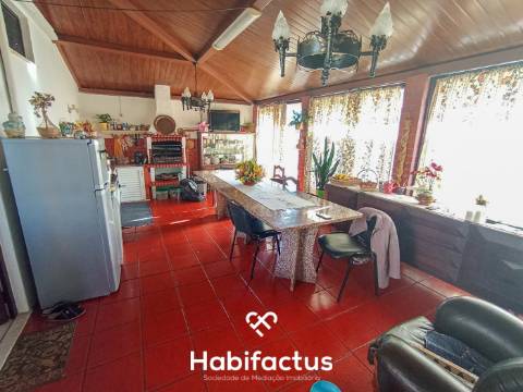 Moradia T4 com Terreno em Carregal do Sal