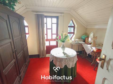 Moradia T4 com Terreno em Carregal do Sal