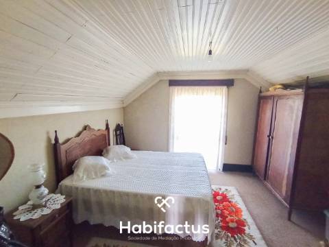 Moradia T4 com Terreno em Carregal do Sal