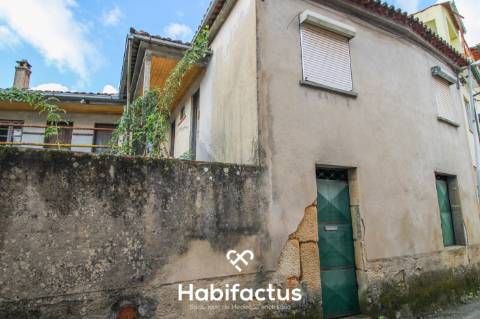 Moradia Tradicional em Santa Ovaia de Baixo, Perto de Tondela
