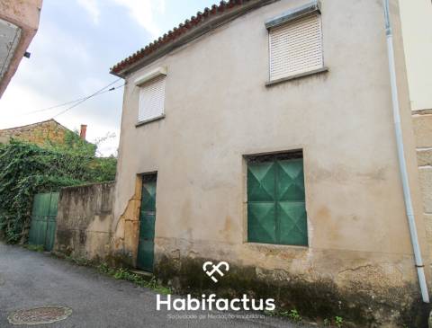 Moradia Tradicional em Santa Ovaia de Baixo, Perto de Tondela