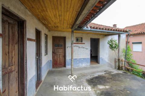 Moradia Tradicional em Santa Ovaia de Baixo, Perto de Tondela