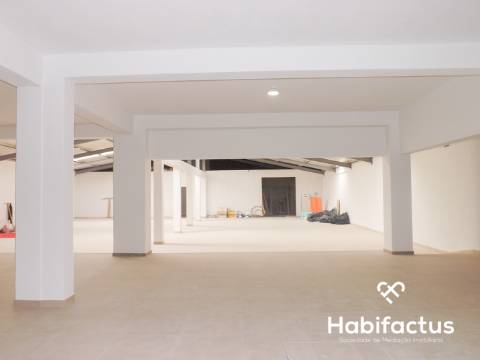 Loja a 50 mentros do Rossio - Viseu