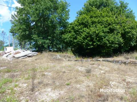 Terreno com com 1100 m2, em Viseu.