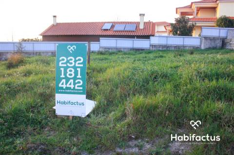Lote de terreno com área de 528,5m2 para construção em Mangualde.