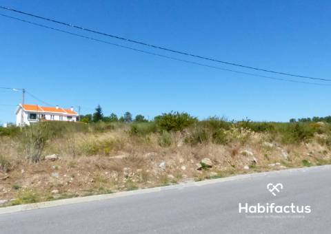 Terreno rústico com uma área de 17933 m2 para construção em Viseu.