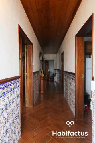 Moradia T4 para venda na Vila medieval de Penedono.