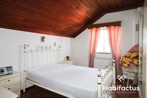 Moradia T4 para venda na Vila medieval de Penedono.