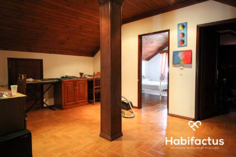 Moradia T4 para venda na Vila medieval de Penedono.