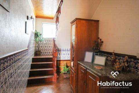 Moradia T4 para venda na Vila medieval de Penedono.